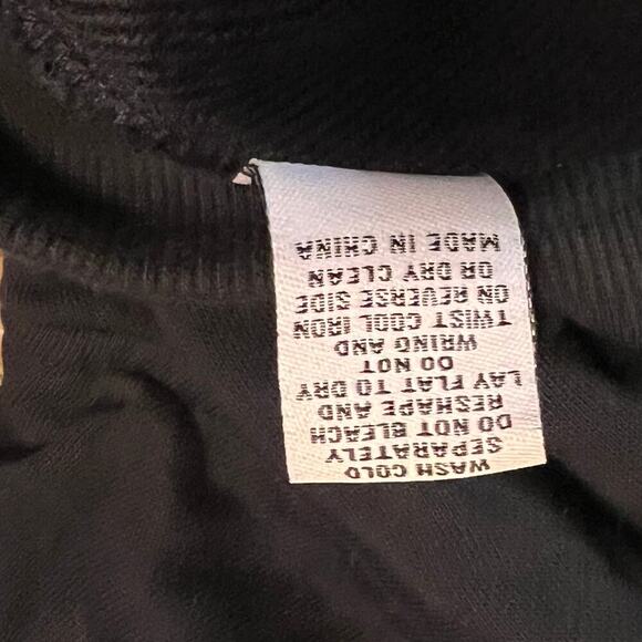 Elliott - Picture 7 of 9